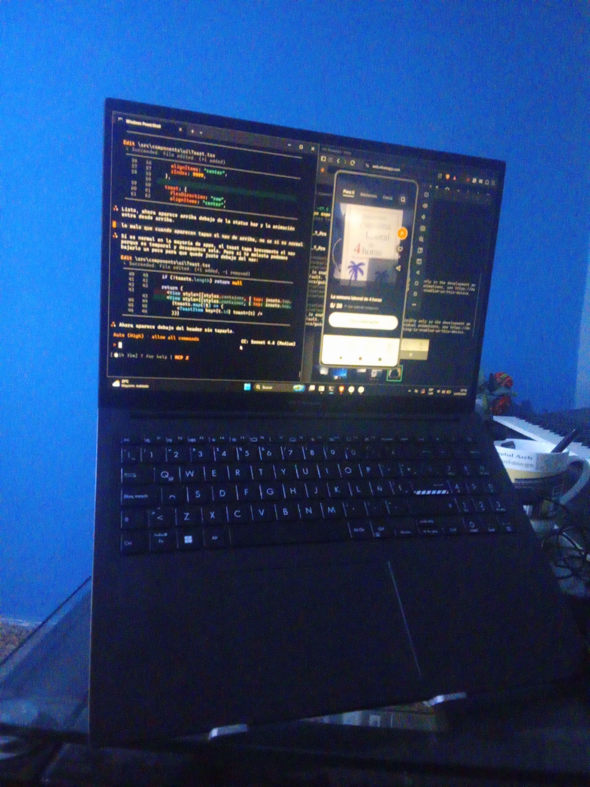 Laptop moderna y potente para trabajo y juegos